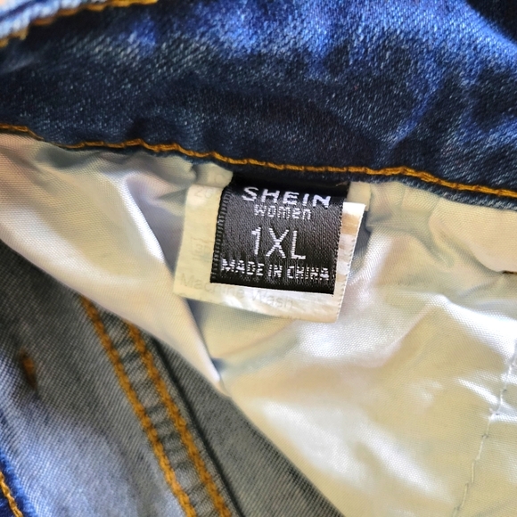 SHEIN Misses/Juniors Curve Ripped Denim Shorts Size 1X (14) - Picture 3 of 3